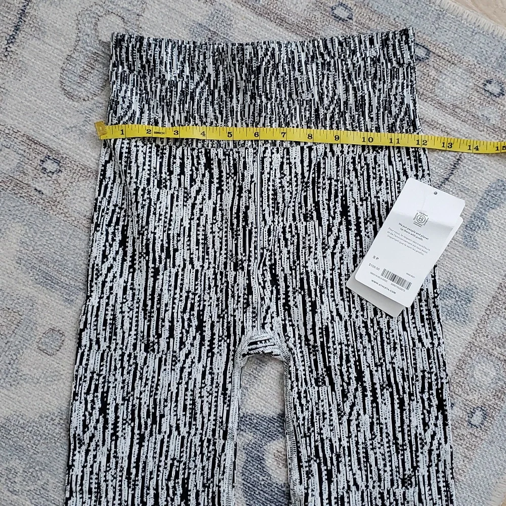 NWT Athleta Flurry Elemental Tight Leggings Black/White SzS